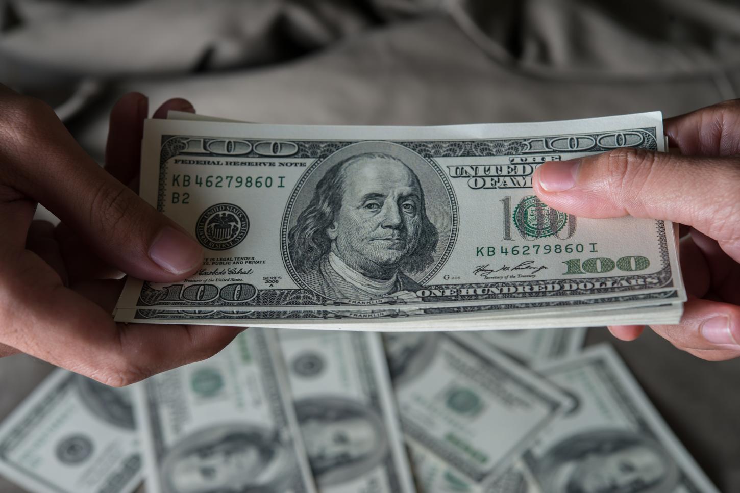 DÓLAR: moeda fecha em leve alta no último pregão