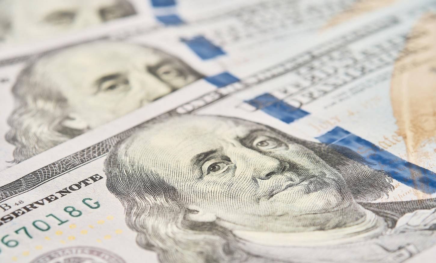 DÓLAR: moeda recua com otimismo para fim do conflito no Oriente Médio