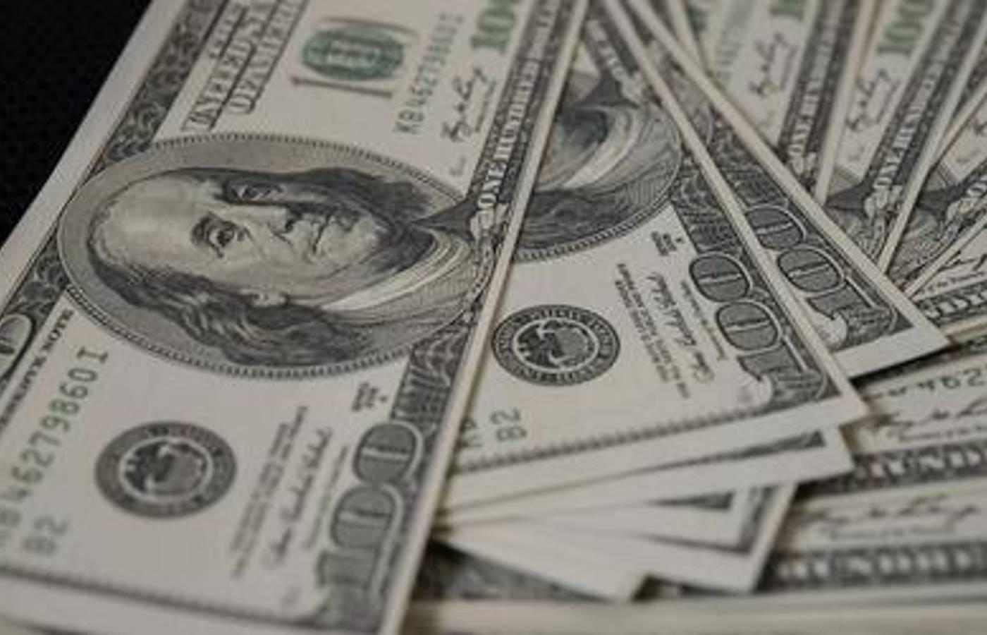 Dólar encerra último pregão aos R$ 4,99