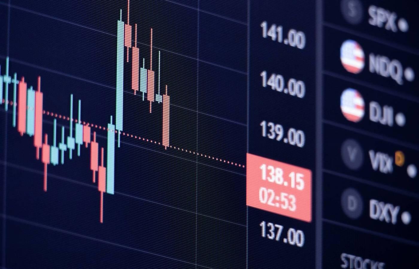 Ibovespa encerra última sessão em queda, aos 185.600 pontos