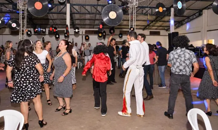Clube Capivari vai a leilão após décadas de bailes