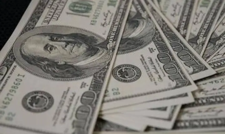 Dólar encerra último pregão aos R$ 4,99