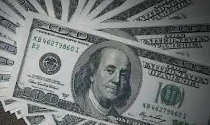 DÓLAR: moeda fecha em queda e encerra último pregão a R$ 5,23