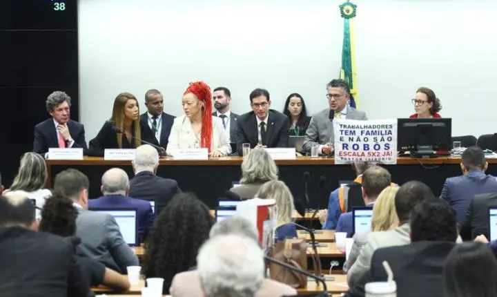 Fim da escala 6x1: relator propõe jornada de 40h semanais com transição de 14 meses; votação será nesta quarta
