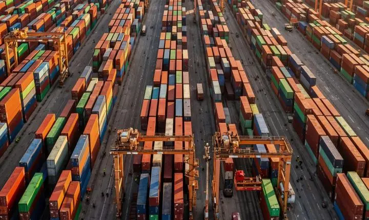 Fim da “taxa das blusinhas” gera debate entre consumidores e empresários