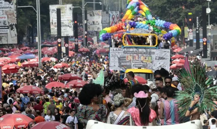 PL que veta criança em evento LGBTQIA+ é inconstitucional, diz jurista
